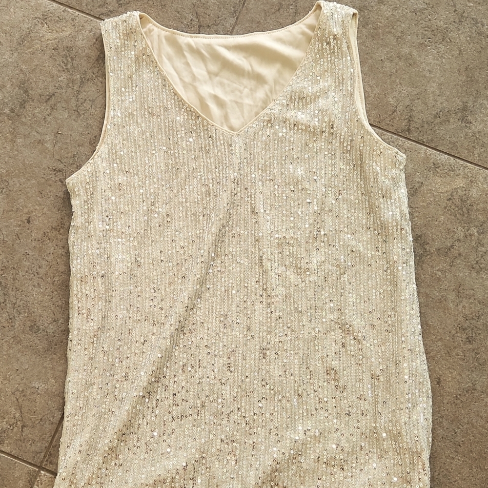 NWOT..Sequined top - Picture 2 of 7